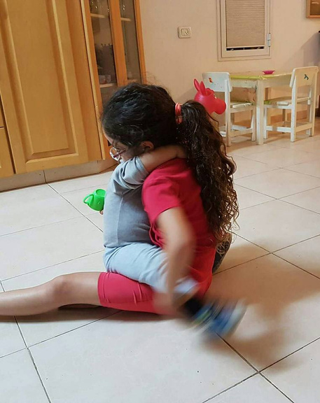 יום 13: חיבוק